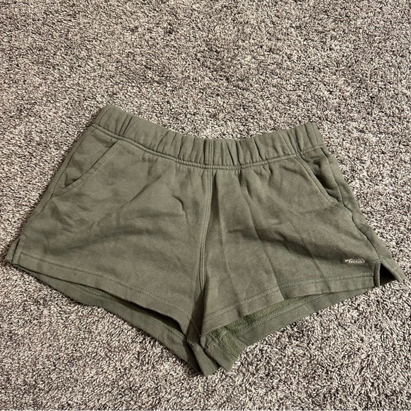 The North Face Army Green Fleece Shorts with Pockets Green Lounge Shorts - Picture 1 of 5